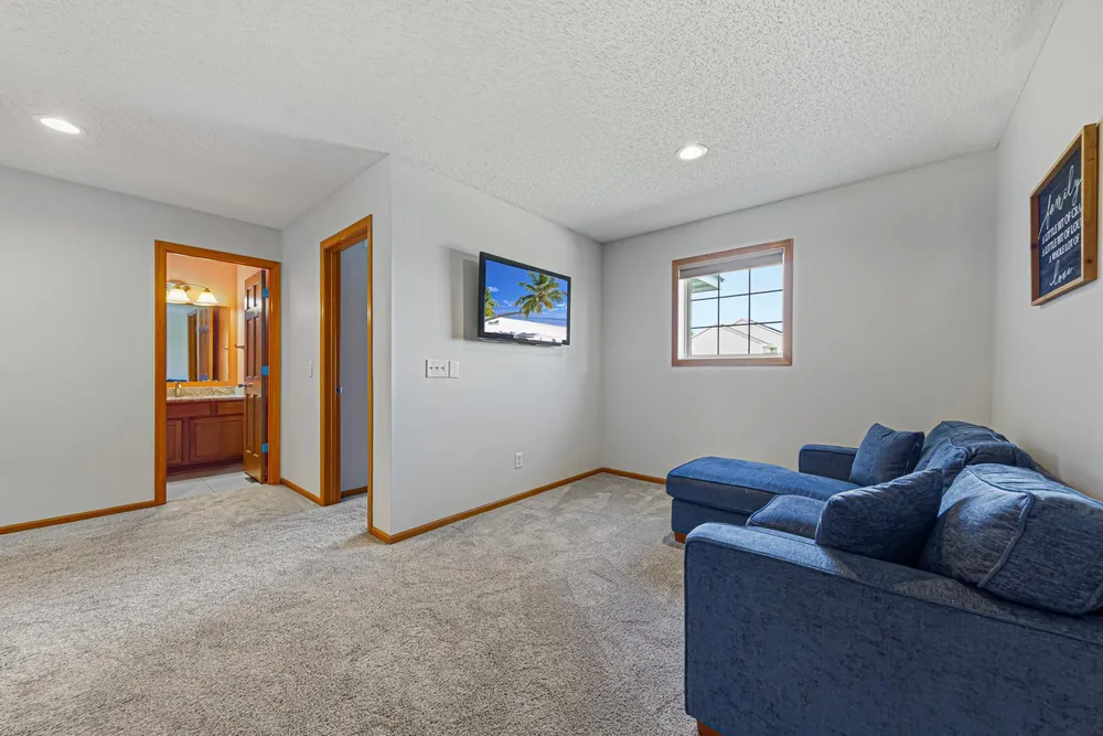 13837 Azalea Ave, Rosemount, MN 55068