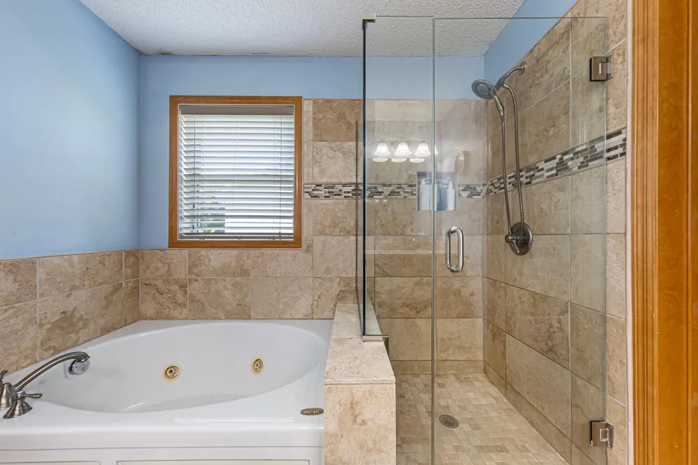 13837 Azalea Ave, Rosemount, MN 55068
