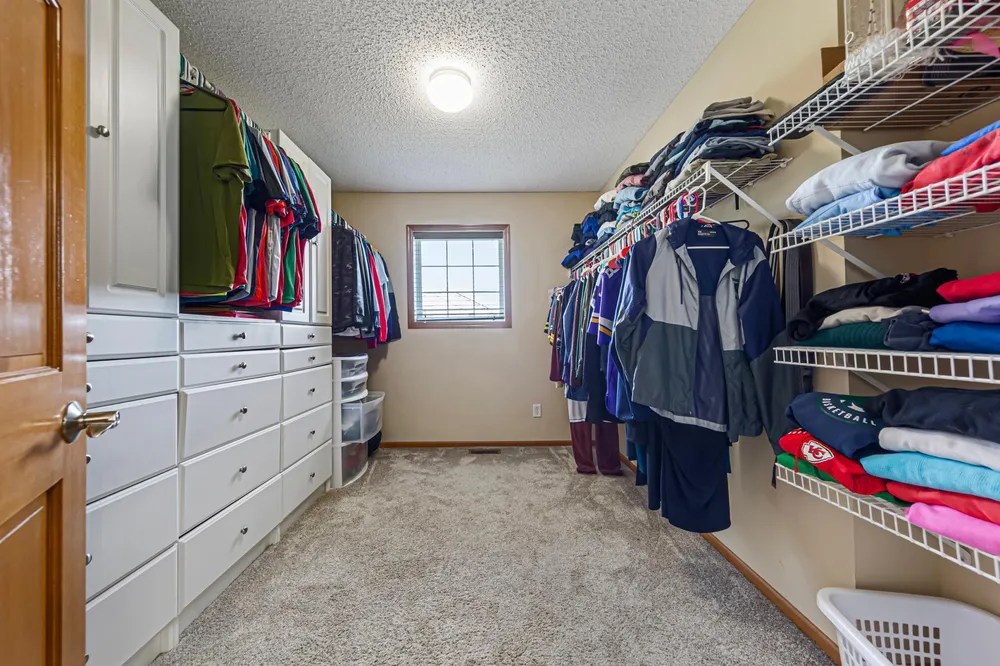 13837 Azalea Ave, Rosemount, MN 55068