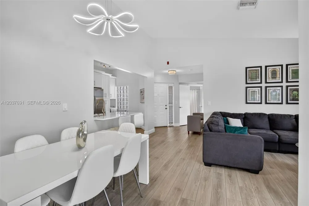 10661 NW 14th St, Plantation, FL 33322