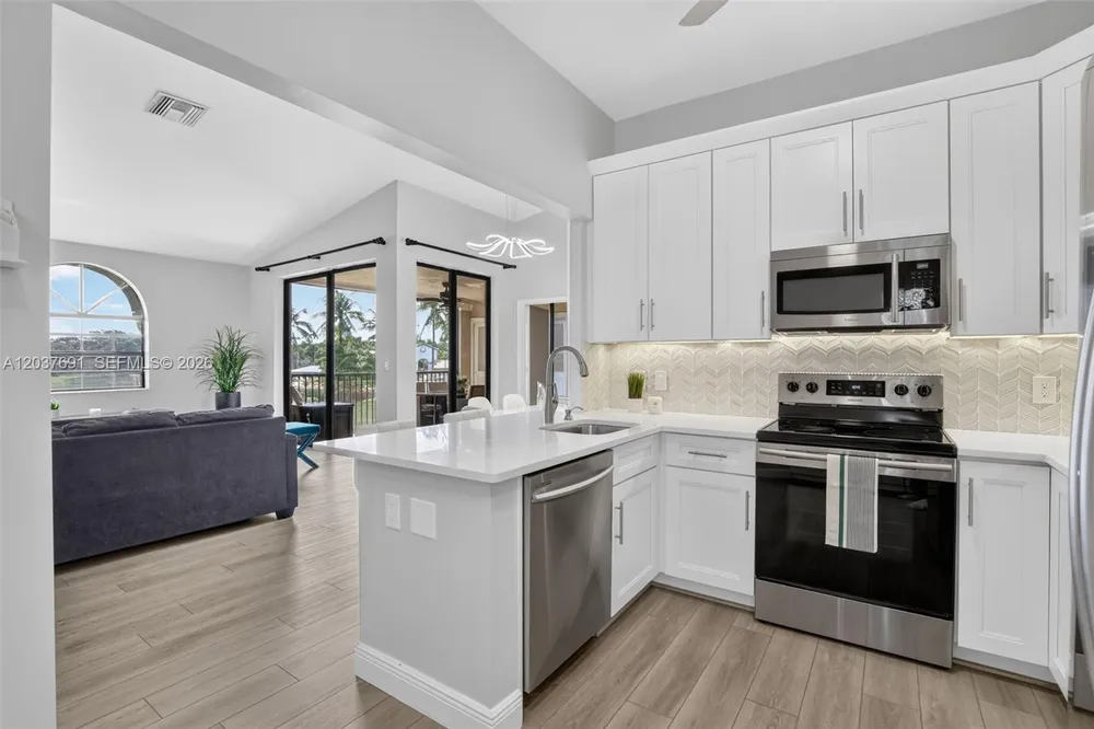 10661 NW 14th St, Plantation, FL 33322