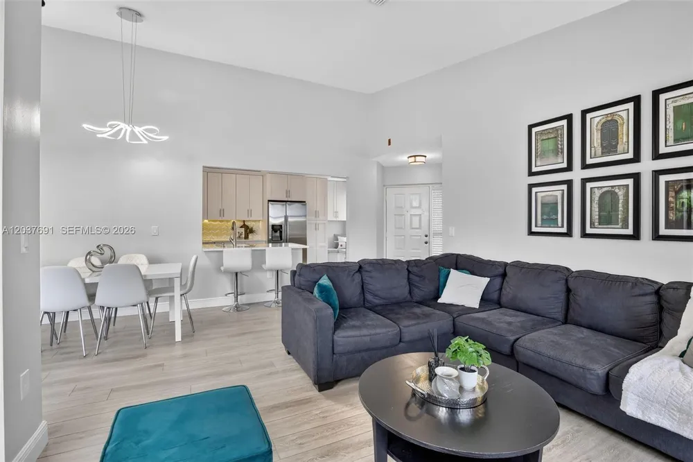 10661 NW 14th St, Plantation, FL 33322