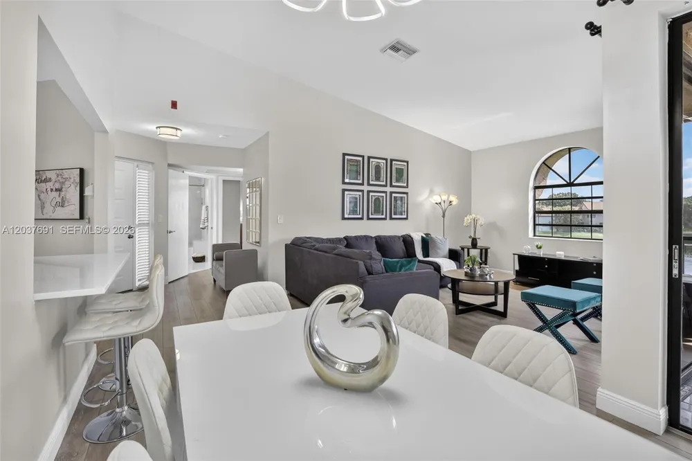10661 NW 14th St, Plantation, FL 33322