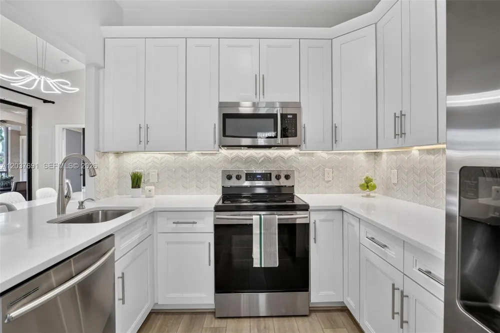 10661 NW 14th St, Plantation, FL 33322
