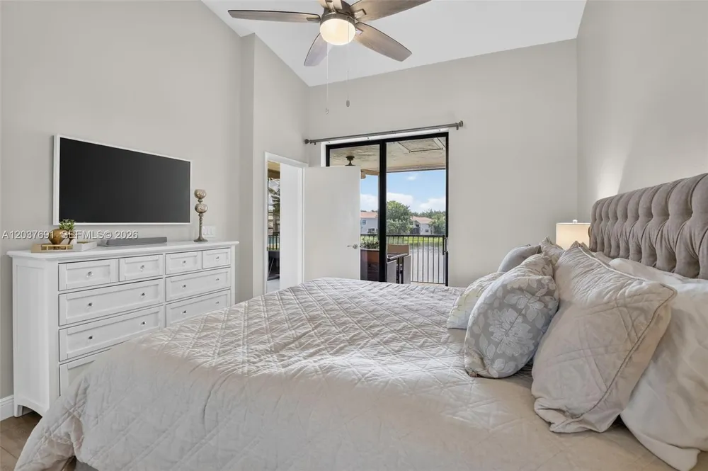 10661 NW 14th St, Plantation, FL 33322
