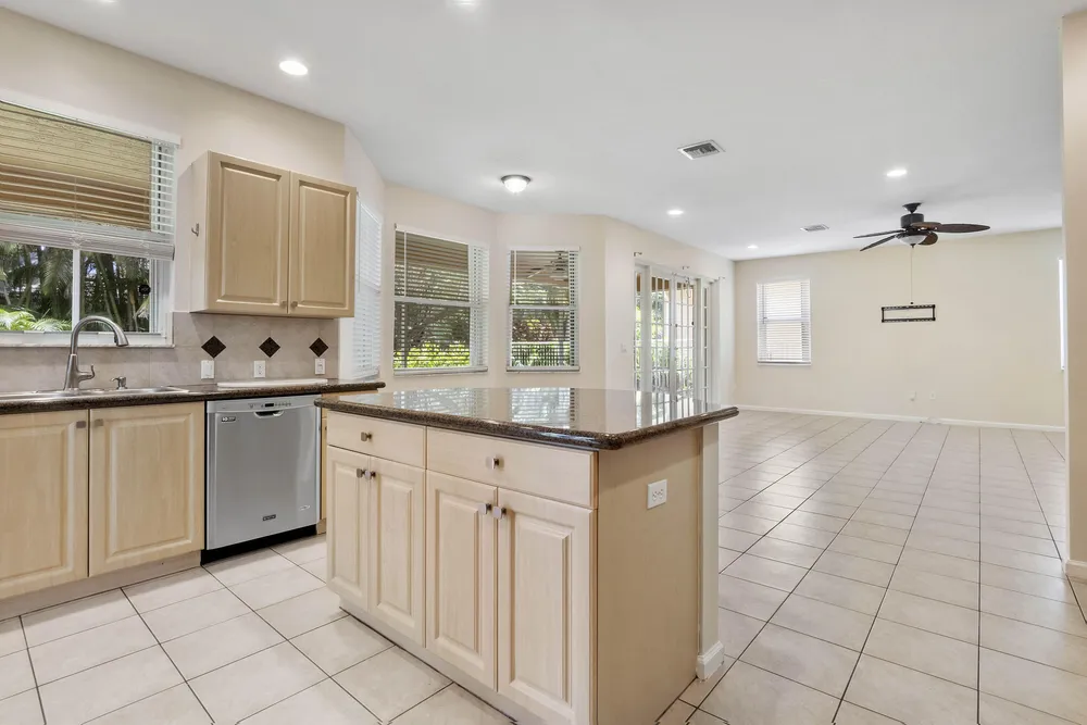 6370 Stonehurst Circle, Lake Worth Beach, FL 33467