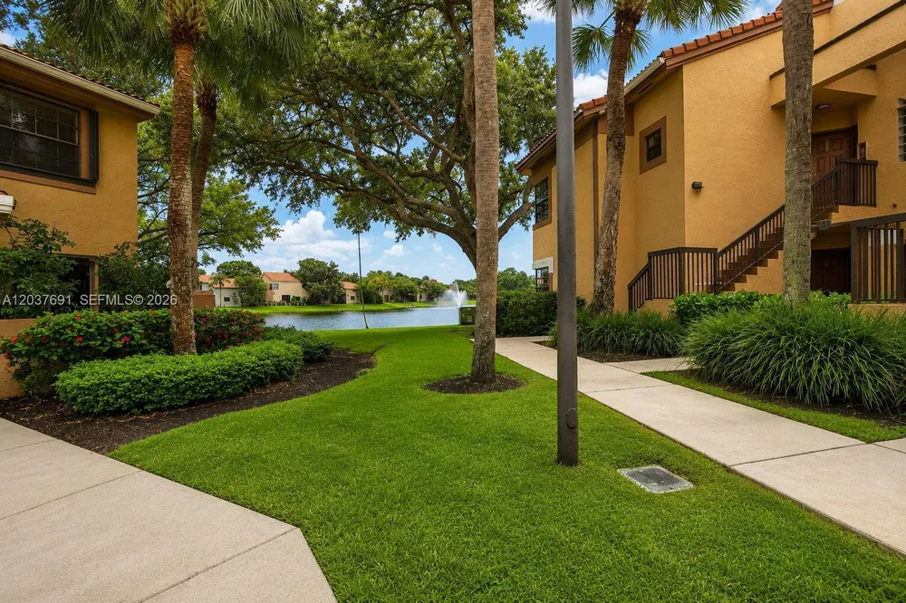 10661 NW 14th St, Plantation, FL 33322