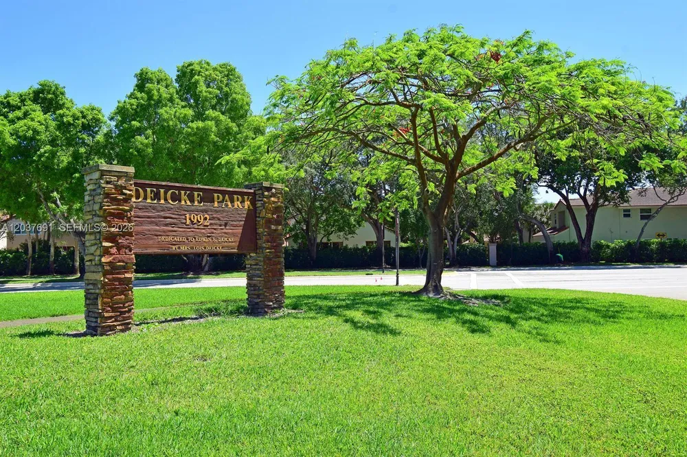 10661 NW 14th St, Plantation, FL 33322