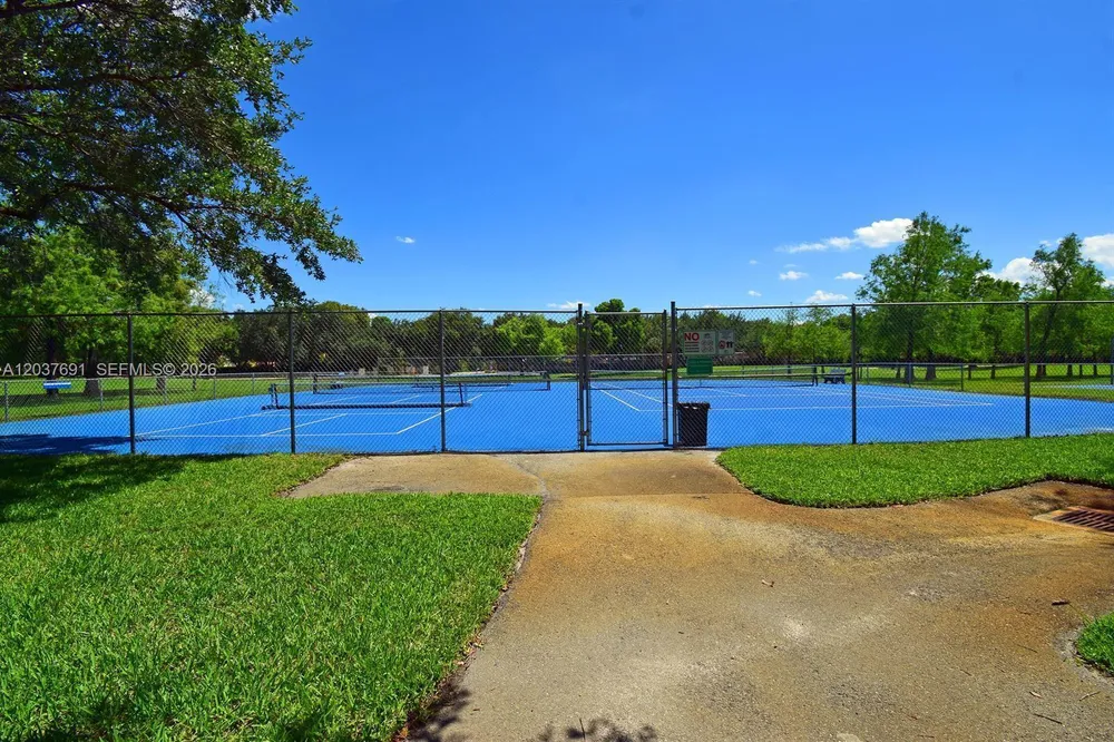 10661 NW 14th St, Plantation, FL 33322