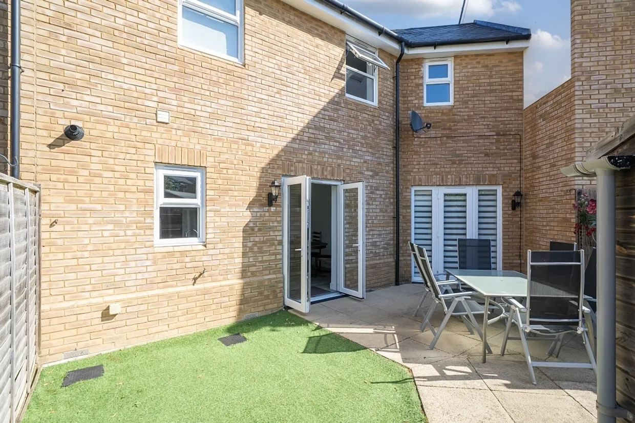 Timms Close Horsham RH12 photo 10