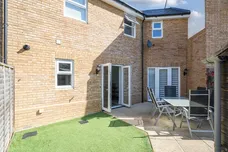 Timms Close Horsham RH12 photo 10