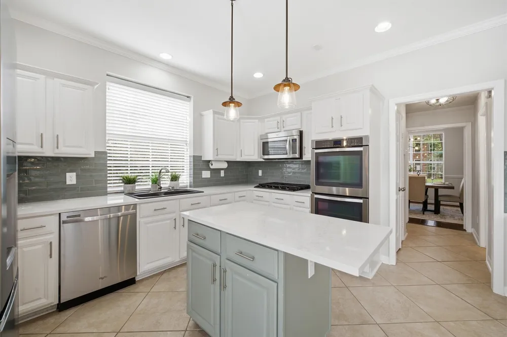 74 W Summer Storm Circle, The Woodlands, TX 77381
