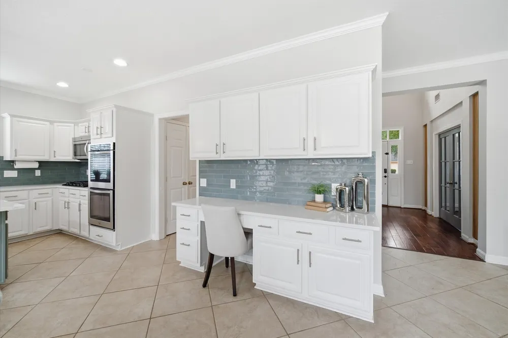 74 W Summer Storm Circle, The Woodlands, TX 77381