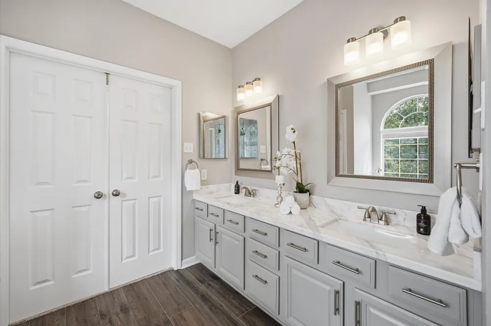 74 W Summer Storm Circle, The Woodlands, TX 77381