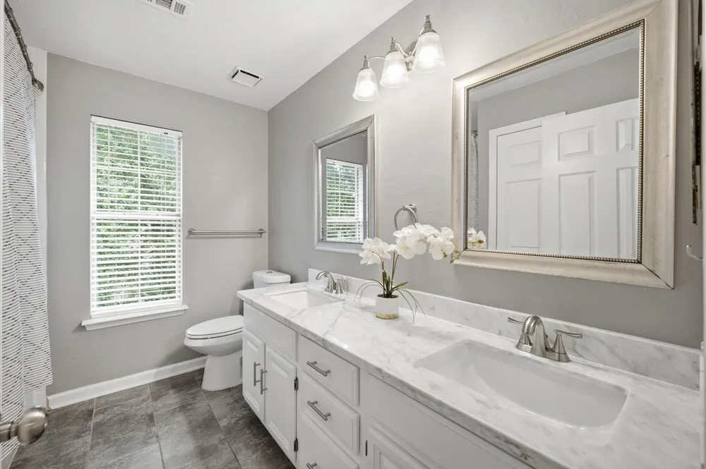 74 W Summer Storm Circle, The Woodlands, TX 77381