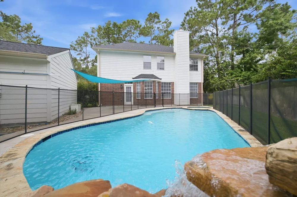 74 W Summer Storm Circle, The Woodlands, TX 77381