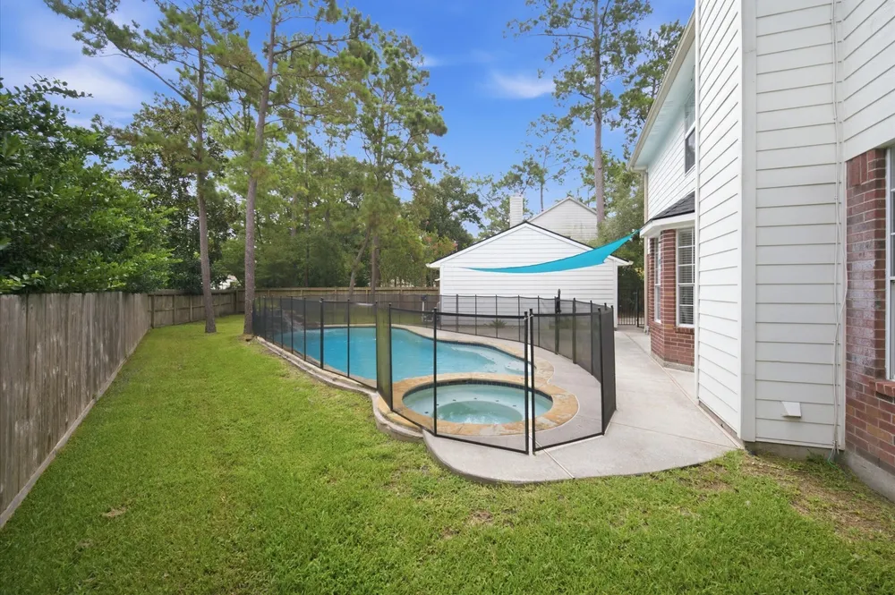 74 W Summer Storm Circle, The Woodlands, TX 77381