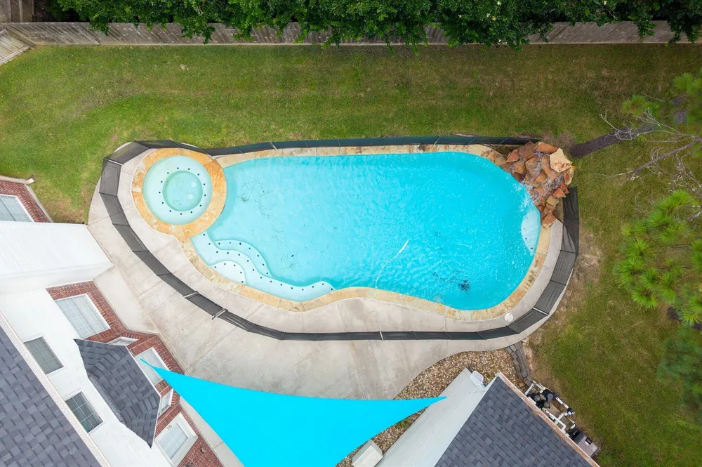 74 W Summer Storm Circle, The Woodlands, TX 77381