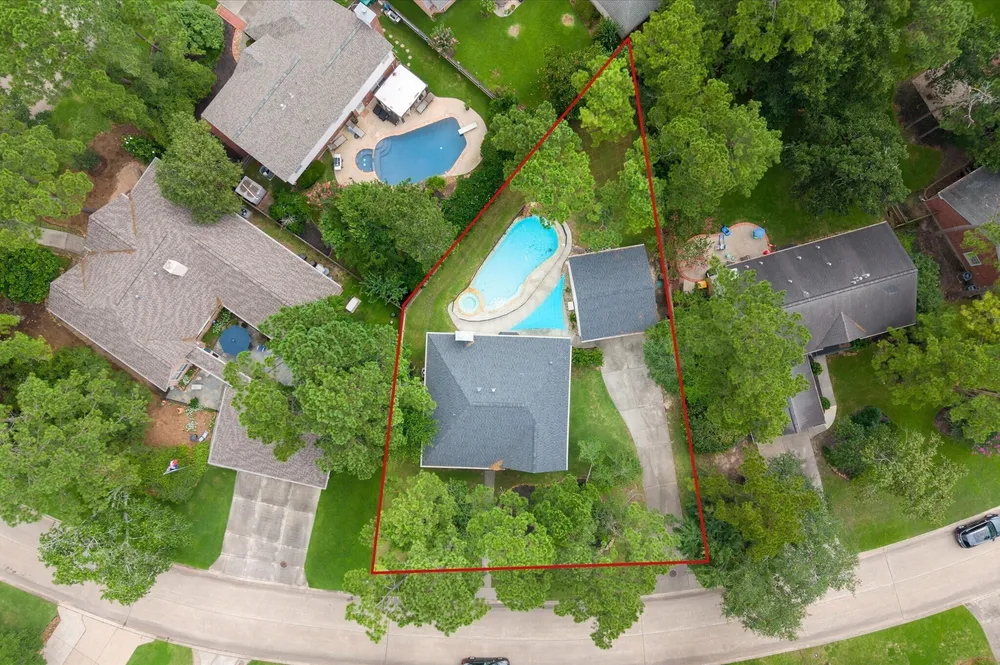 74 W Summer Storm Circle, The Woodlands, TX 77381