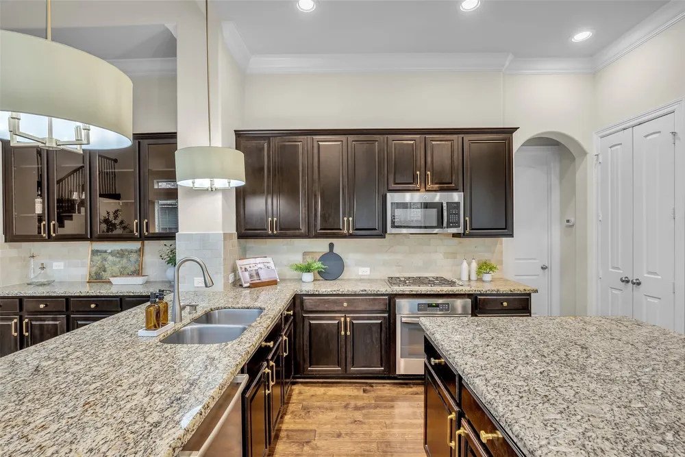 2105 Westbourne Park Dr, Houston, TX 77077
