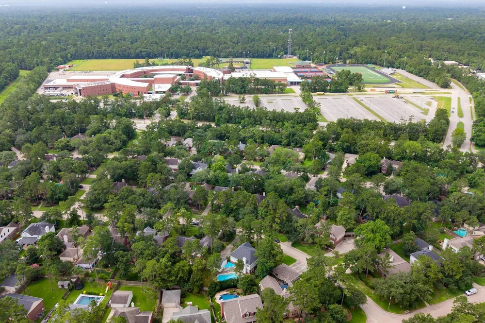 74 W Summer Storm Circle, The Woodlands, TX 77381