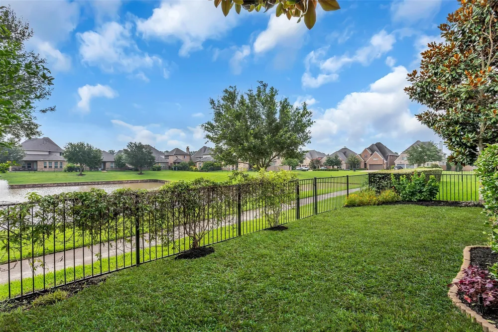 2105 Westbourne Park Dr, Houston, TX 77077