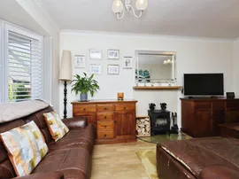 The Acorns, Hailsham thumb 2