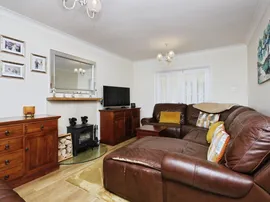 The Acorns, Hailsham thumb 3