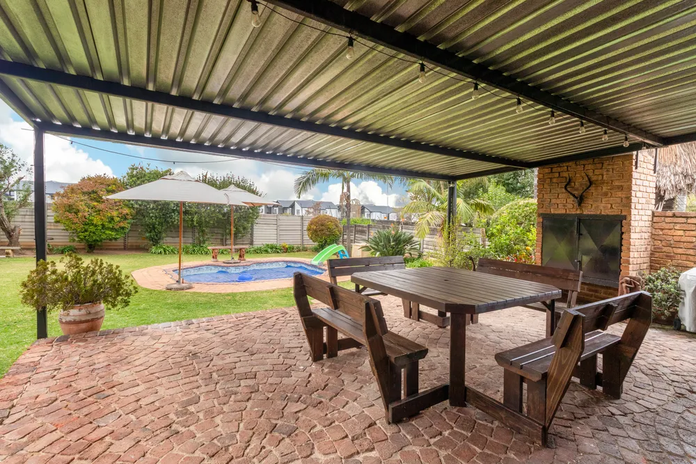 South Africa, Gauteng, Randpark Ridge, Knoppiesdoring Street, 14