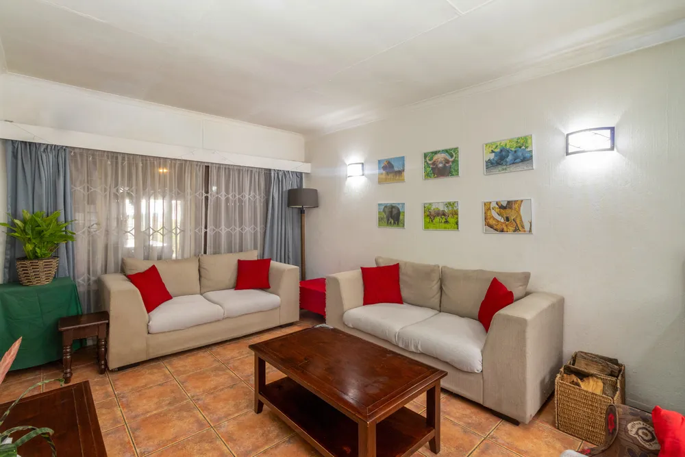 South Africa, Gauteng, Randpark Ridge, Knoppiesdoring Street, 14