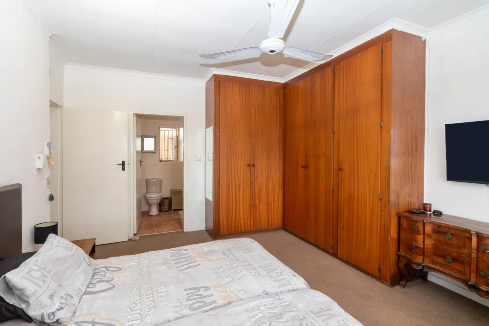 South Africa, Gauteng, Randpark Ridge, Knoppiesdoring Street, 14