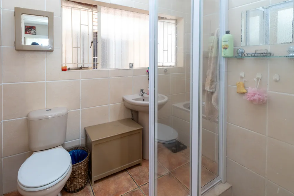 South Africa, Gauteng, Randpark Ridge, Knoppiesdoring Street, 14