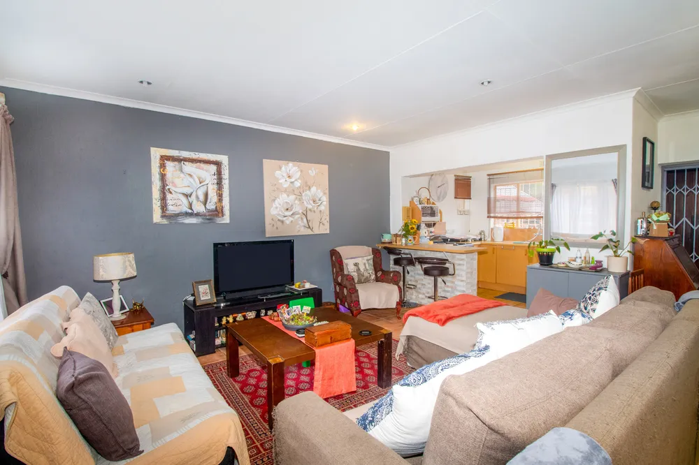 South Africa, Gauteng, Randpark Ridge, Knoppiesdoring Street, 14