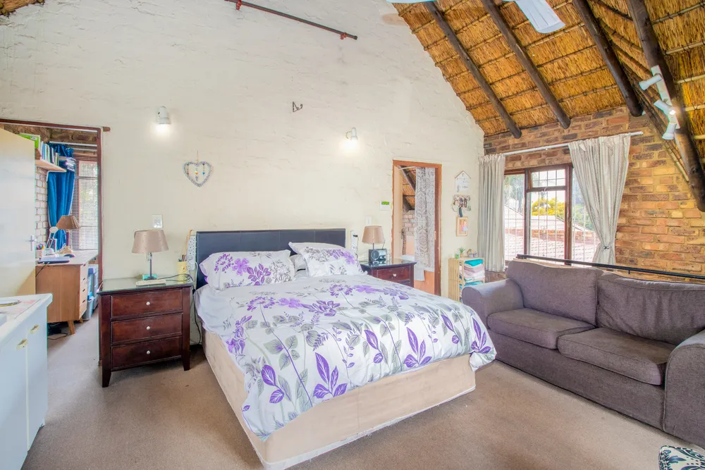 South Africa, Gauteng, Randpark Ridge, Knoppiesdoring Street, 14