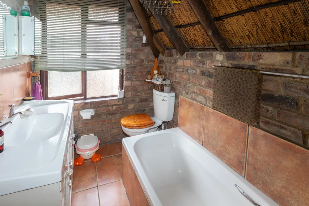 South Africa, Gauteng, Randpark Ridge, Knoppiesdoring Street, 14