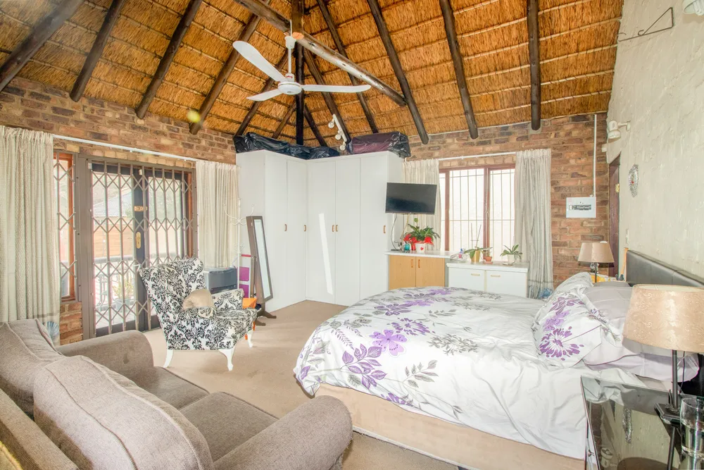 South Africa, Gauteng, Randpark Ridge, Knoppiesdoring Street, 14