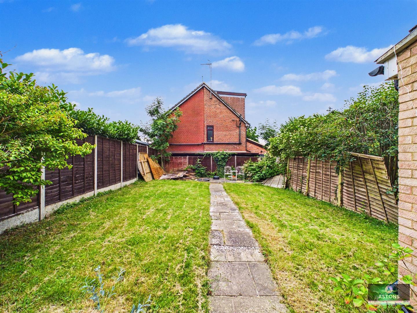 Capsey Road, Ifield West Image 15