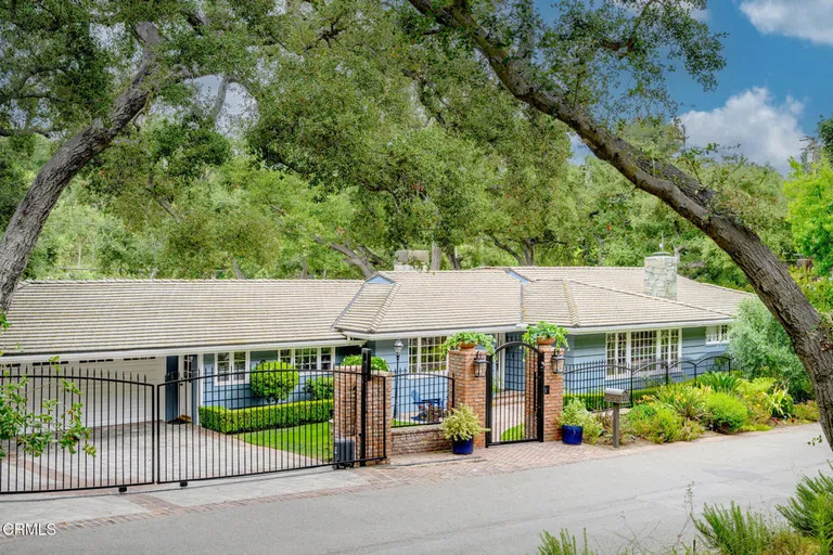 525 Berkshire Ave, La Canada Flintridge, CA 91011