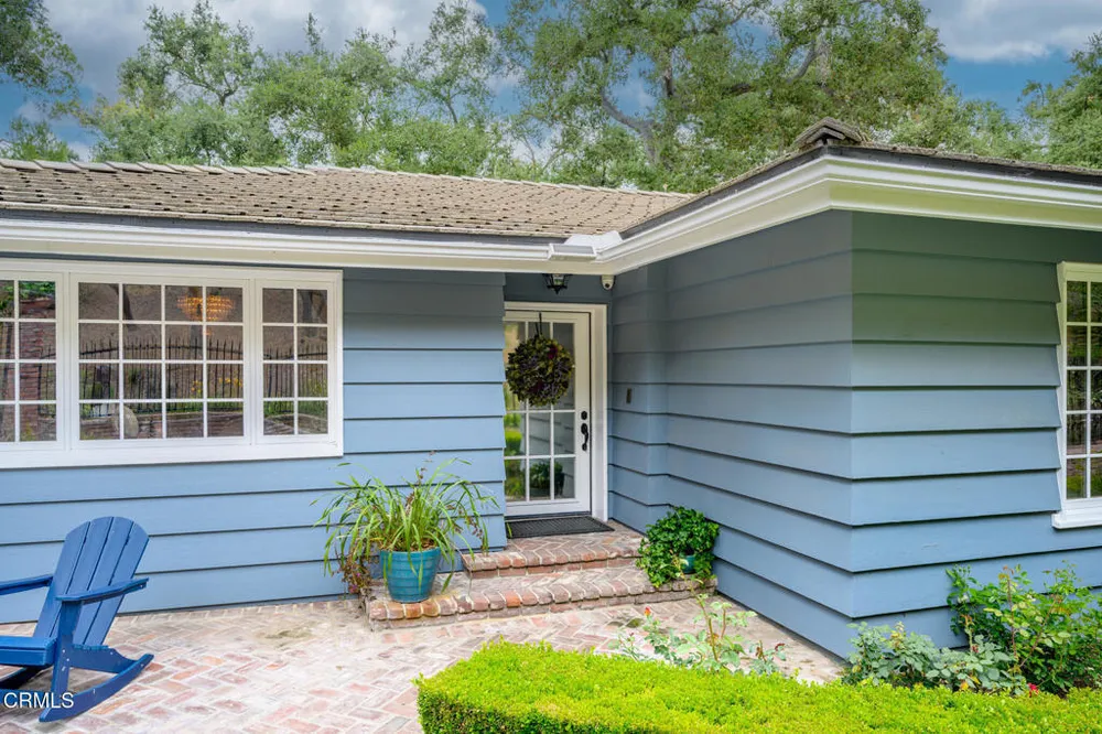 525 Berkshire Ave, La Canada Flintridge, CA 91011