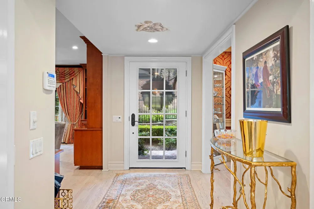 525 Berkshire Ave, La Canada Flintridge, CA 91011
