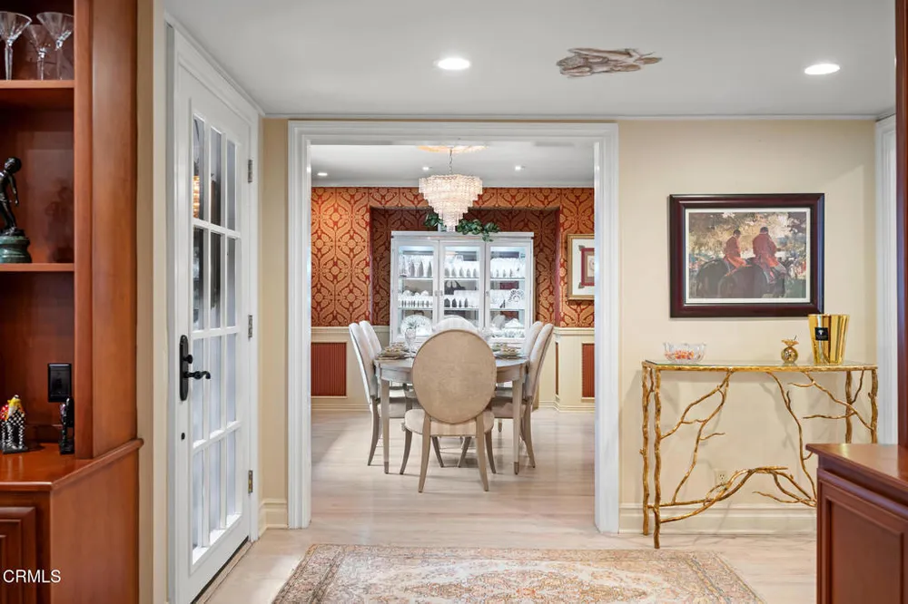 525 Berkshire Ave, La Canada Flintridge, CA 91011