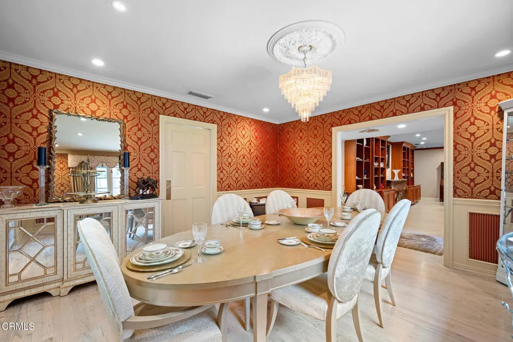 525 Berkshire Ave, La Canada Flintridge, CA 91011