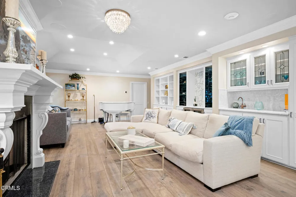 525 Berkshire Ave, La Canada Flintridge, CA 91011