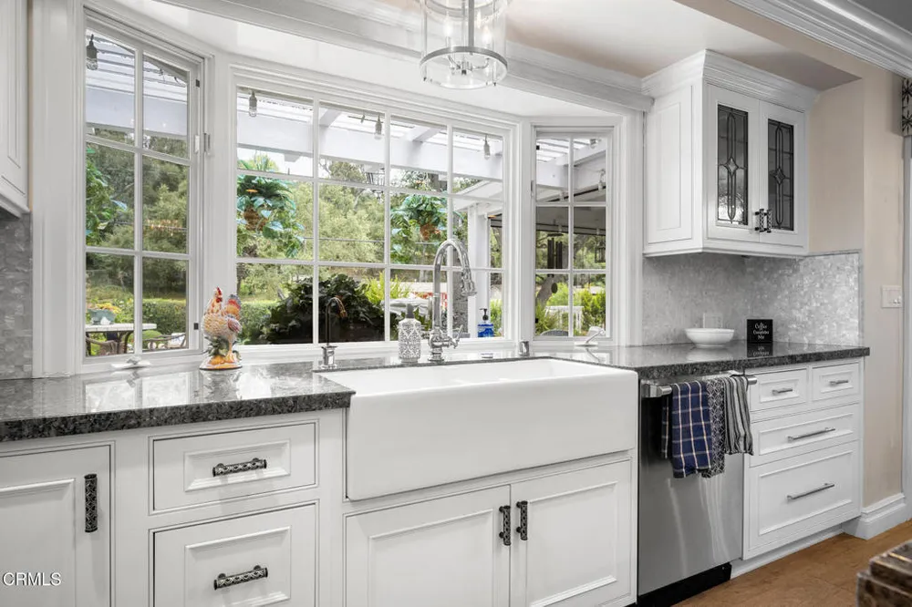525 Berkshire Ave, La Canada Flintridge, CA 91011