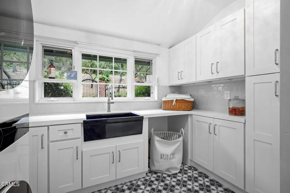 525 Berkshire Ave, La Canada Flintridge, CA 91011