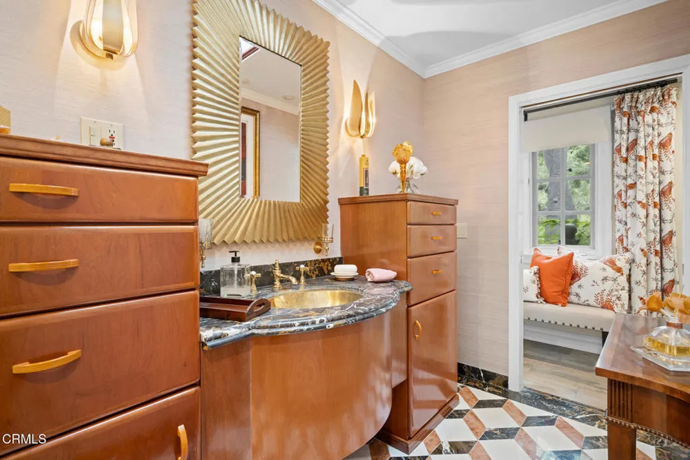 525 Berkshire Ave, La Canada Flintridge, CA 91011