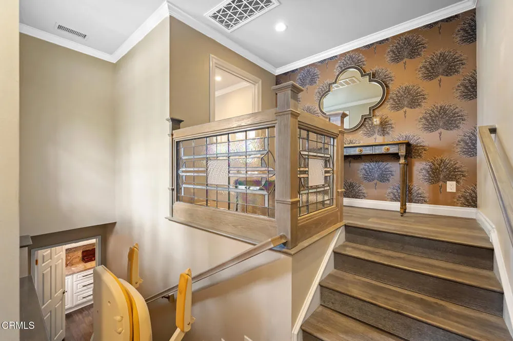 525 Berkshire Ave, La Canada Flintridge, CA 91011