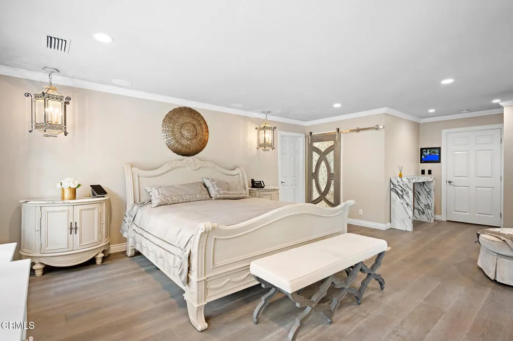 525 Berkshire Ave, La Canada Flintridge, CA 91011