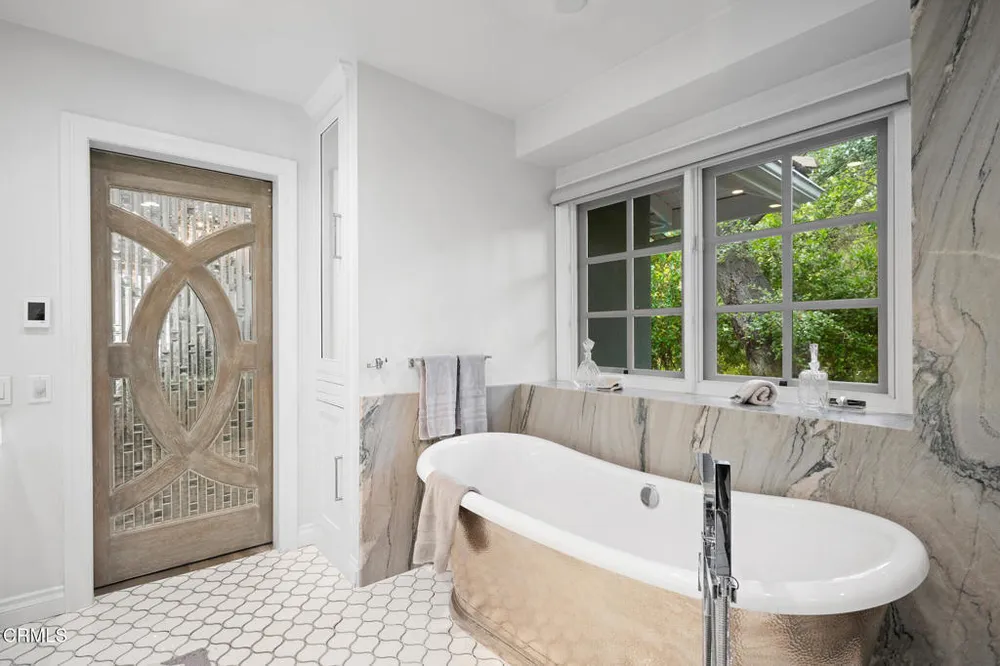 525 Berkshire Ave, La Canada Flintridge, CA 91011