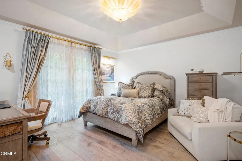 525 Berkshire Ave, La Canada Flintridge, CA 91011